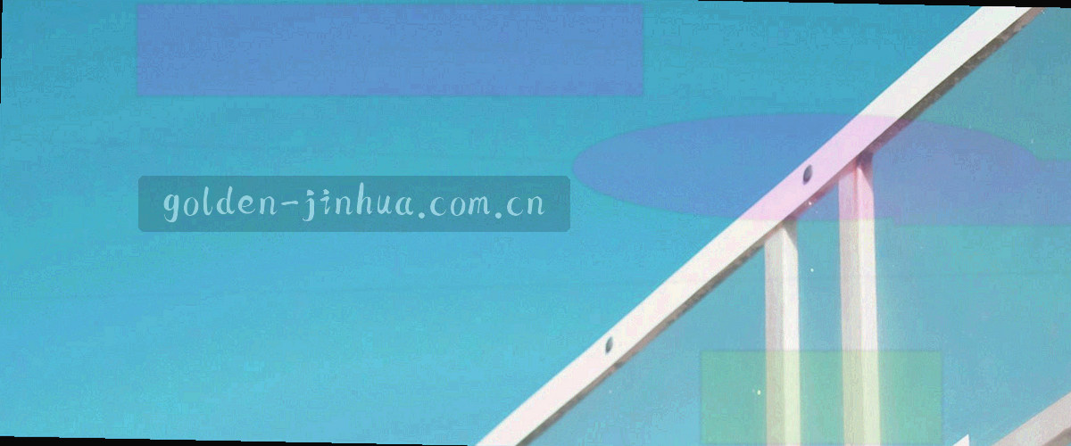冷灰蓝网格背景上叠加暖金线稿锁形图案，代表金花游戏中文站的个人信息说明